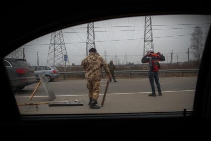 Кардоны из протестующих на дорогах в Украине.