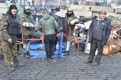 Контрольно-пропускной пункт радикальных сторонников оппозиции.