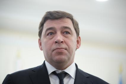 Губернатор Свердловской области Евгений Куйвашев в Уральской шахматной академии провел сеанс одиночной игры.