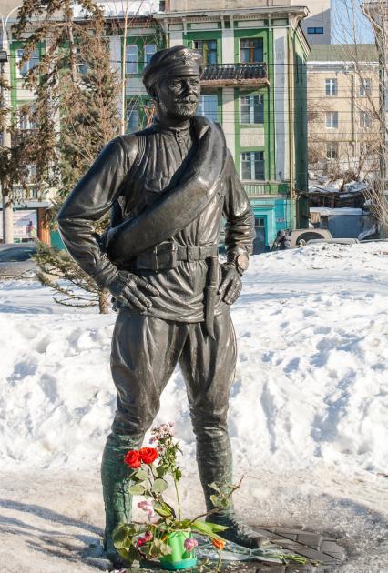 Памятник киногерою товарищу Сухову ( актер Анатолий Кузнецов ) на набережной в Самаре.