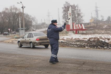 Работа сотрудников ДПС на трассе.