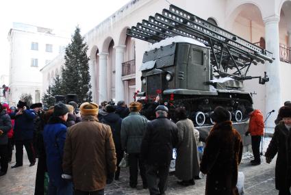 Открытие мемориальной доски в Новомосковске на мемориале `Катюша`, поднятой со дна Шатского водохранилища экспедицией `Комсомольской правды`.