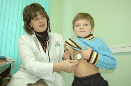 Ребенок на приеме у врача.