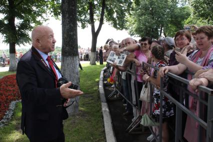 Космонавт Алексей Леонов в Ярославле.