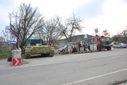 Севастополь. Блок-пост отряда самообороны Крыма. На снимке: казаки.