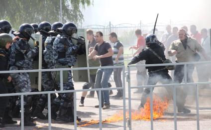 Учения УВД по предотвращению беспорядков на массовых мероприятиях в Ярославле.