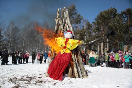 Масленица. Сжигание чучела масленицы.