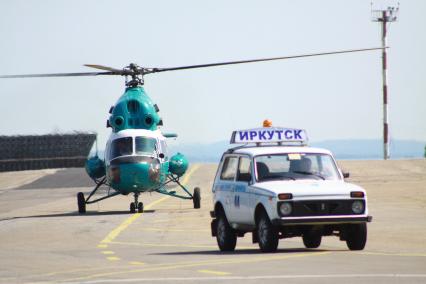 Вертолет МИ-2 на аэродроме Иркутска.