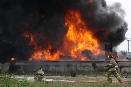 Взрыв и пожар на нефтебазе в Ангарске.