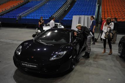 СК `Олимпийский`. Шоу Top Gear Live. На снимке: британский спортивный автомобиль McLaren.