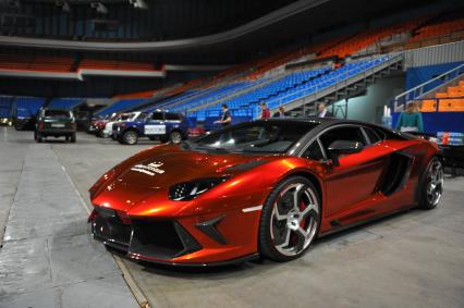 СК `Олимпийский`. Шоу Top Gear Live. На снимке: итальянский спортивный автомобиль Lamborghini.