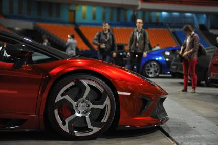 СК `Олимпийский`. Шоу Top Gear Live. На снимке: итальянский спортивный автомобиль Lamborghini.