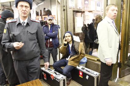 Актера Петра Федорова выступавшего со своей группой в красноярском клубе задержала полиция.
