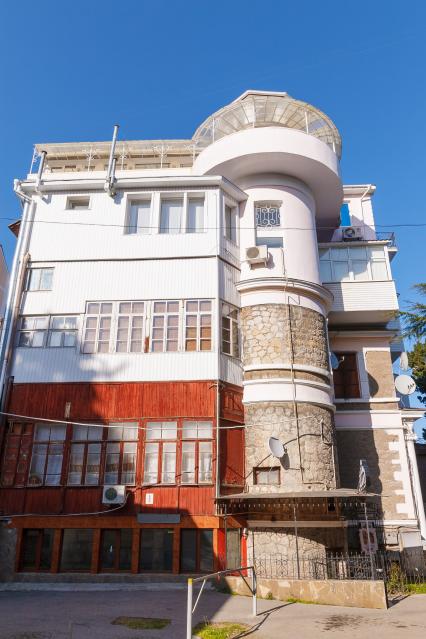 Ялта. На снимке: дом певца Вилли Токарева, ранее принадлежавший актеру Михаилу Пуговкину.