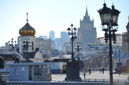 Виды Москвы. На снимке: Патриарший мост.