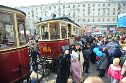 Праздничный парад трамваев, посвященный 115-летию этого вида транспорта. На снимке: ретро-трамвай.