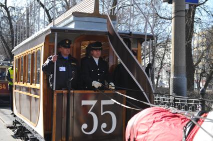 Праздничный парад трамваев, посвященный 115-летию этого вида транспорта. На снимке: конно-железная дорога.