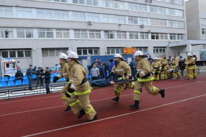 Первая пожарная Спартакиада между представителями СМИ и сотрудниками пресс-службы министерства МЧС РФ на территории учебного центра противопожарной службы МЧС.