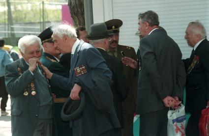 Праздничные мероприятия, посвященные 60-ой годовщине со дня окончания Великой отечественной войны на Красной площади. На снимке: ветераны.