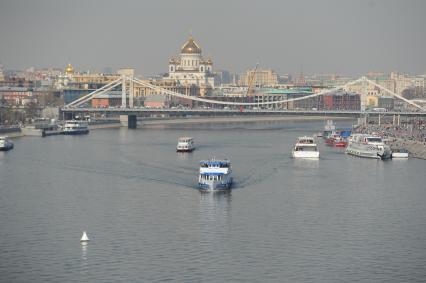 Пассажирская навигация на Москва-реке. На снимке: прогулочный теплоход.