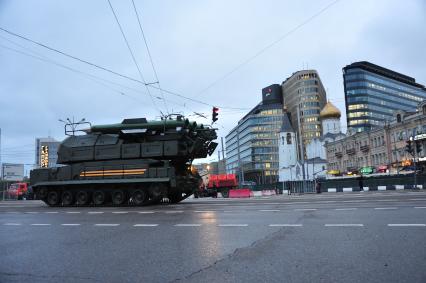 Парадные расчеты движутся по Тверской-Ямской улице на репетицию Парада Победы 09 мая на Красной площади. На снимке: зенитно-ракетный комплекс `БУК М-1`.