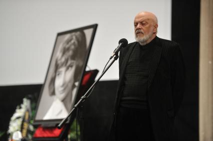 Прощание с актрисой Татьяной Самойловой в Доме Кино. На снимке: режиссер Геннадий Полока.