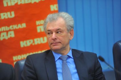 Пресс-центр ИД `Комсомольская правда`. Пресс-конференция на тему: `Повышение платы за проживание в студенческих общежитиях. Пути решения проблемы`. На снимке: первый заместитель руководителя фракции партии `Единая Россия` Булаев Николай.