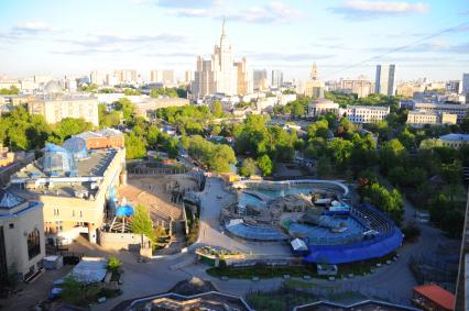 Виды Москвы. Панорама Московского зоопарка и жилой дом на Кудринской площади.