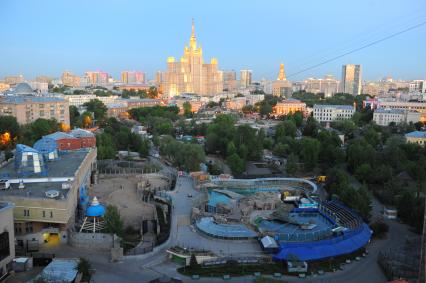 Виды Москвы. Панорама Московского зоопарка и жилой дом на Кудринской площади.