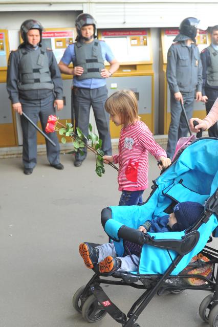 Место убийства болельщика `Спартака` Леонида Сафьянникова, погибшего в ходе драки с уроженцем Узбекистана Жахонгиром Ахмедовым 13 мая.