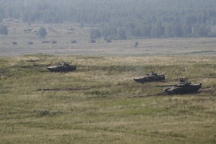 танк т-72 БМП-2 поле учения полигон стрельбы Чебаркуль армия войска бронетехника