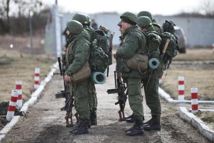 Солдаты в полной амуниции