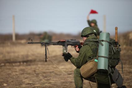 Пулеметчики на учебных стрельбах