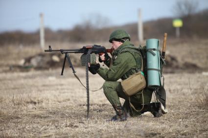 Пулеметчик на учебных стрельбах