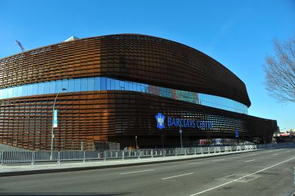 Нью-Йорк. На снимке: спортивная арена \'Барклайс-центр\' (Barclays Center) в Бруклине. Владелец Михаил Прохоров.