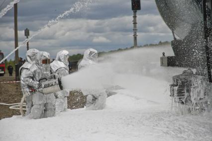 Учения МЧС. Тренировка спасателей. Пожарные на месте крушения поезда.