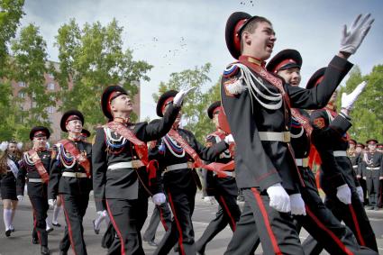 Последний звонок в кадетском корпусе Барнаула.