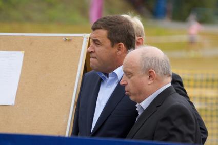 Губернатор Свердловской области Евгений Владимирович Куйвашев (в центре)