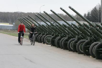 449-й отдельный салютный дивизион во время показательной тренировки к праздничному салюту в День Победы.