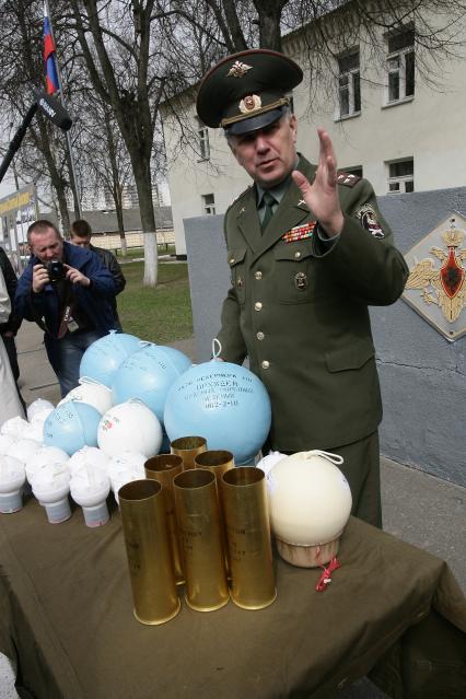 449-й отдельный салютный дивизион во время показательной тренировки к праздничному салюту в День Победы.