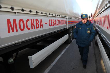 Отправка колонны из 59 автомашин с гуманитарной помощью из Москвы в Крым. На снимке: МЧС России Тарасов Р.М.
