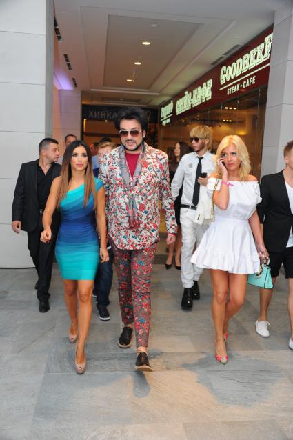 Открытие `Vegas Crocus City`. На снимке: певица Ани Лорак (слева) и  певец Филипп Киркоров.