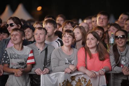 болельщики в фан-зоне смотрят матч Россия - бельгия