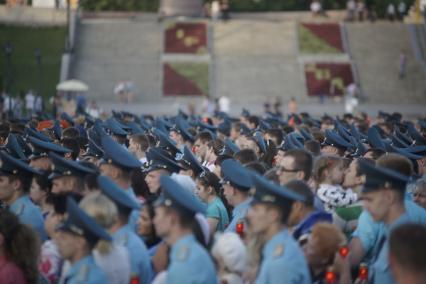 Курсанты МЧС во время проведения акции \"Свеча памяти\" в Екатеринбурге