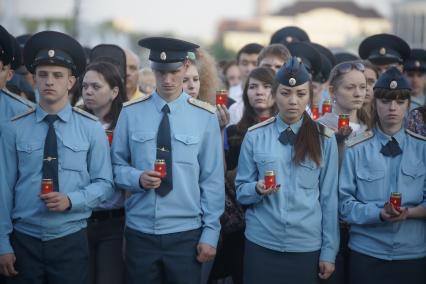 Курсанты МЧС во время проведения  акции \"Свеча памяти\" в Екатеринбурге