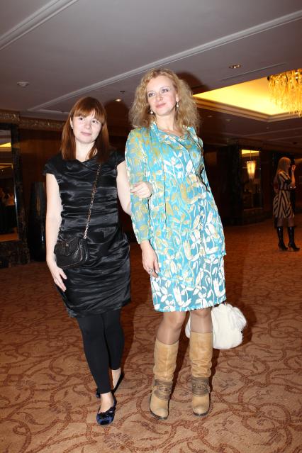 Новогодняя вечеринка и гала-ужин Fashion New Year 2011 в Lotte Hotel. На снимке: актриса Анна Терехова (справа).