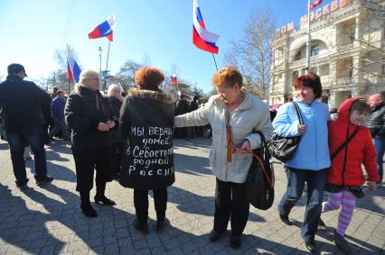 Референдум о статусе Крыма. Севастополь. На снимке: местные жители во время гуляний.