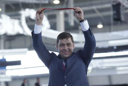Губернатор Свердловской области Евгений Куйвашев на открытии выставки Иннопром в Екатеринбурге