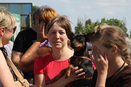 Поселок Северный. КПП. Российско-украинская граница. На снимке: беженцы из Луганской области.