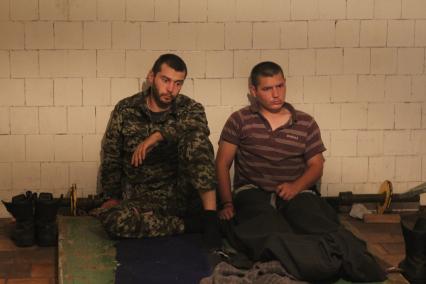 Луганск. На снимке: украинские военнопленные, захваченные луганским ополчением.